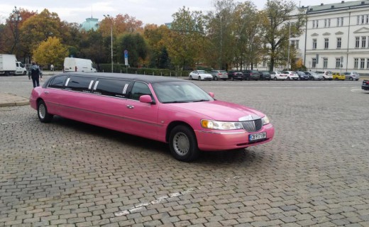 Lincoln Town Car 9m. pink 2003 (Розова, 8-10 пасажера)