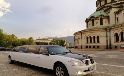 Face Black Mercedes S-Class